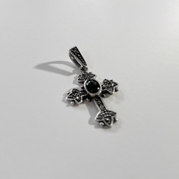 Stirling Silver Cross - Picture 2 of 4